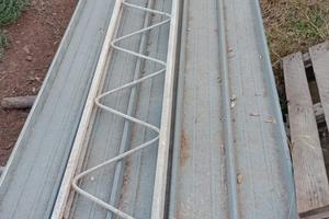 Struttura del tetto in con capriate in ferro s lam