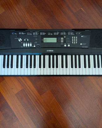 Tastiera Yamaha EZ-220, 61 tasti illuminati
