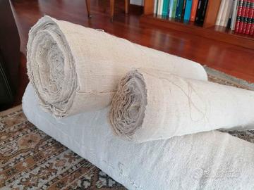Tessuto di canapa intrecciato a mano