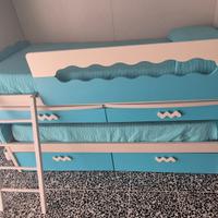 Letti a ponte  con scrivanie e cassettoni