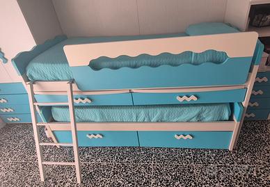 Letti a ponte  con scrivanie e cassettoni