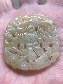 Gioiello di giada porta fortuna con certificato