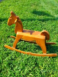 Cavallo a dondolo legno massello