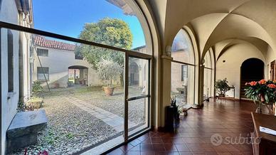 Villetta a schiera di 693 m² con più di 5 locali a