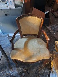Poltroncina Luigi XV in legno e velluto