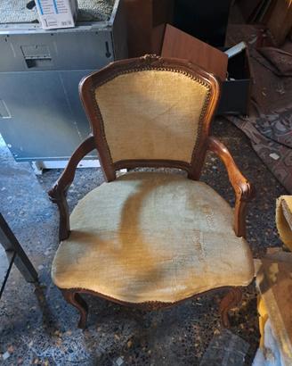 Poltroncina Luigi XV in legno e velluto