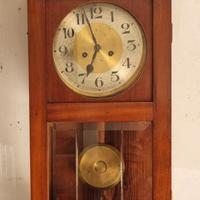 Orologio a pendolo in legno massello