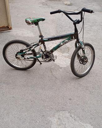 bicicletta Bmx street figheter