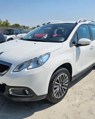 Peugeot 2008 1.4 HDi 68CV Active + GANCIO TRAINO