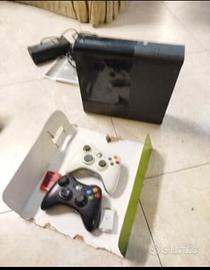 XBOX 360  COMPLETA DI JOYSTICK + Giochi