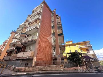 2 LOCALI A TORRE DEL GRECO