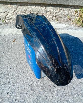 PARAFANGO MOTARD IN CARBONIO FORGIATO