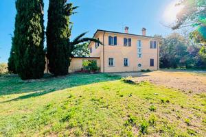 Villa di 328 m² con più di 5 locali e box auto dop