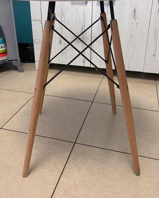 Tavolo rotondo con gambe in legno