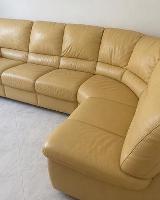 Divano angolare marca Divani e Divani By Natuzzi.