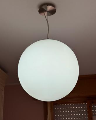 Lampadario a sfera regolabile in altezza