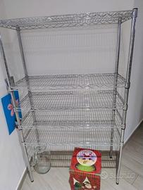 scaffali in metallo