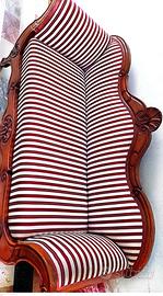 Divanetto vintage in legno e tessuto imbottito