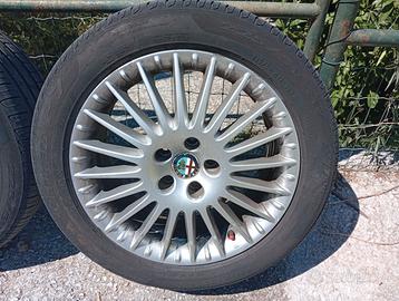 Cerchi in lega Alfa Romeo 17 con gomme