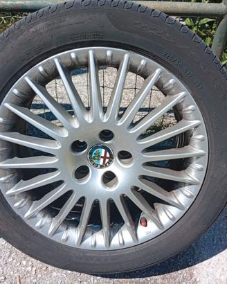Cerchi in lega Alfa Romeo 17 con gomme
