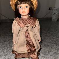 Bambola di porcellana da collezione