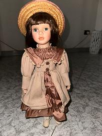 Bambola di porcellana da collezione