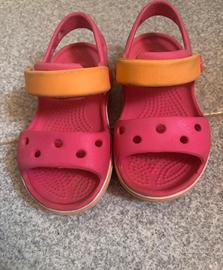 Colorati sandali crocs