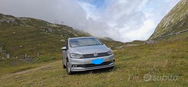 VOLKSVAGEN TOURAN 