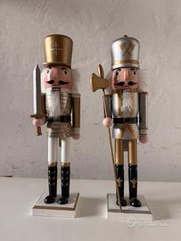 Coppia schiaccianoci in legno