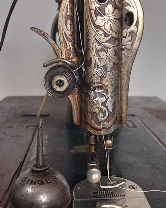 Macchina da cucire marca Singer  anno 1925.