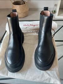 Stivale nero in pelle Salvatore Ferragamo taglia40