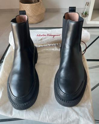 Stivale nero in pelle Salvatore Ferragamo taglia40