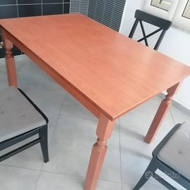 tavolo in legnp con sedie ikea