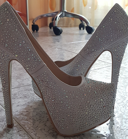 Décolleté con strass