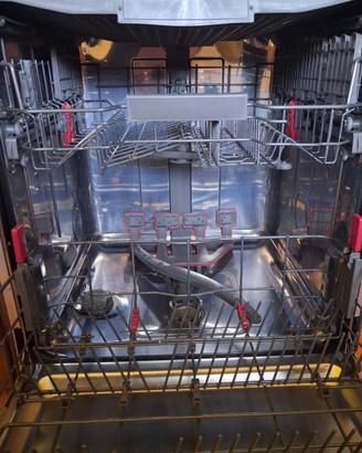 Lavastoviglie Whirlpool 60 cm 6th Sense PowerClean