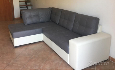 Parete attrezzata, tavolo, 4 sedie e divano letto