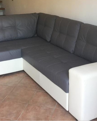 Parete attrezzata, tavolo, 4 sedie e divano letto