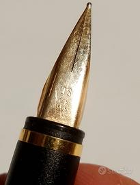 Penna stilografica, pennino oro. John Sterling. 