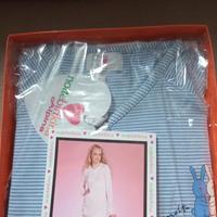 camicia da notte a righine bianca e azzurra