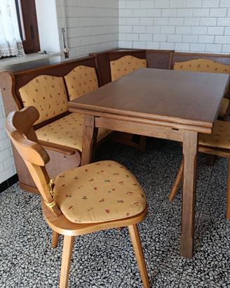 Giropanca angolare con tavolo e sedie in rovere
