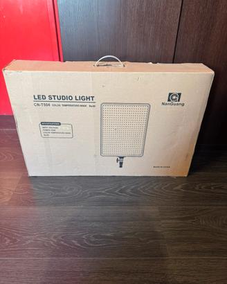 NanGuang CN-T504 Pannello LED Studio 100W 5600K