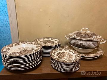 Set piatti zuppiera e altro JOHNSON BROS ENGLAND
