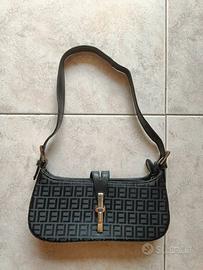 Elegante borsetta nera con tracolla regolabile 