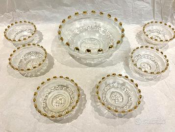 Servizio macedonia riccamente decorato