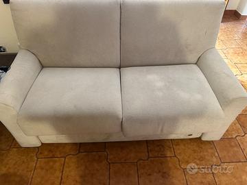 Divani in tessuto bianco