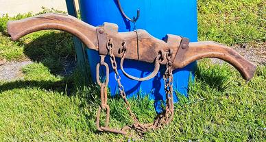 Giogo tradizionale in legno e ferro