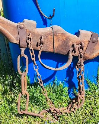 Giogo tradizionale in legno e ferro