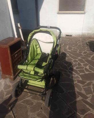 Passeggino fronte mondo e fronte mamma,