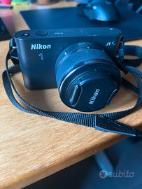 Nikon J1 Kit con caricabatterie e cavalletto