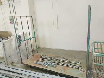 Carrello in ferro con ruote